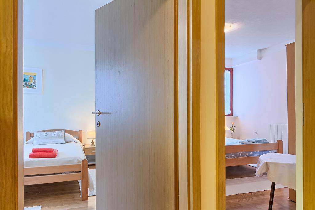 Apartments Valoda Nedeščina エクステリア 写真